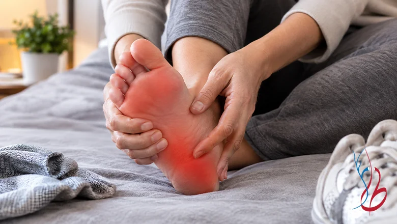 علت داغ شدن کف پا و سوزن سوزن شدن چیست